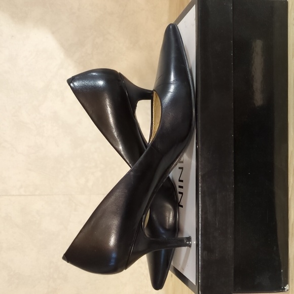 Nine West shoe with small heel in black leather 7.5 - Picture 1 of 4